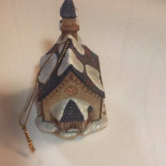 M. J. Hummel Candlelight Church ornament - Picture 7 of 11